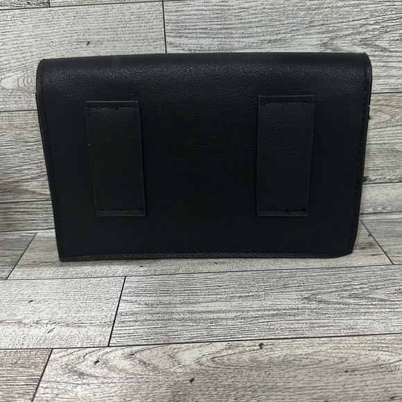 Black vegan gold snake hardware belt bag - Picture 4 of 6